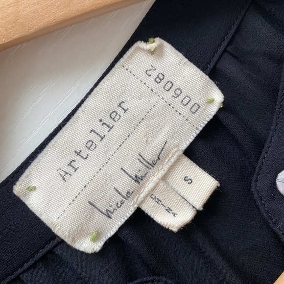 Nicole Miller Artelier 100% Silk Black Cold Shoulder Blouse Size Small - Picture 10 of 15